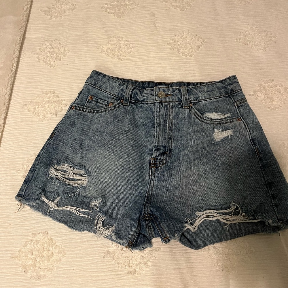 Distressed boyfriend jeans